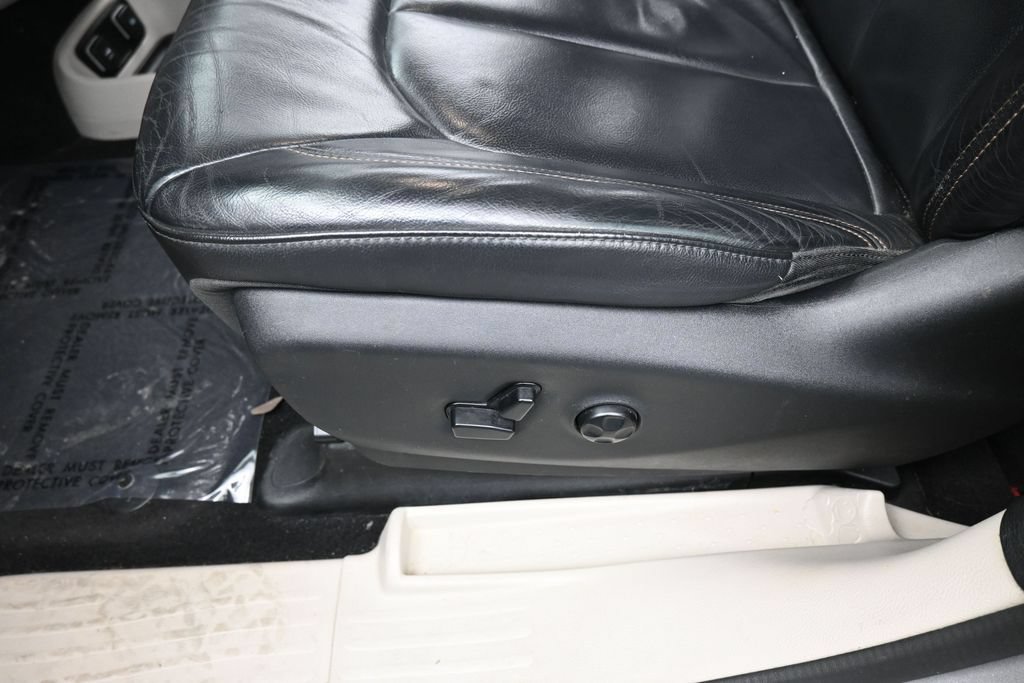 Used 2017 Chrysler Pacifica Touring-L FWD image 16