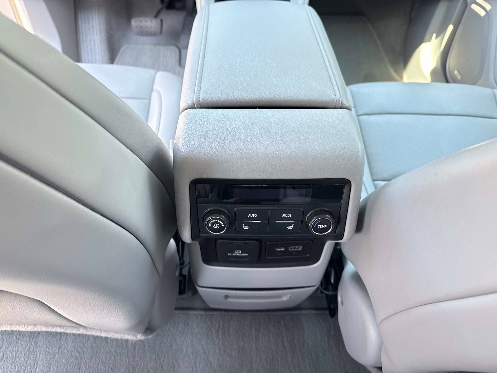 Used 2021 GMC Acadia SLT w/ Technology Package image 18