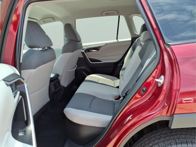 Used 2022 Toyota RAV4 XLE AWD/4WD image 22