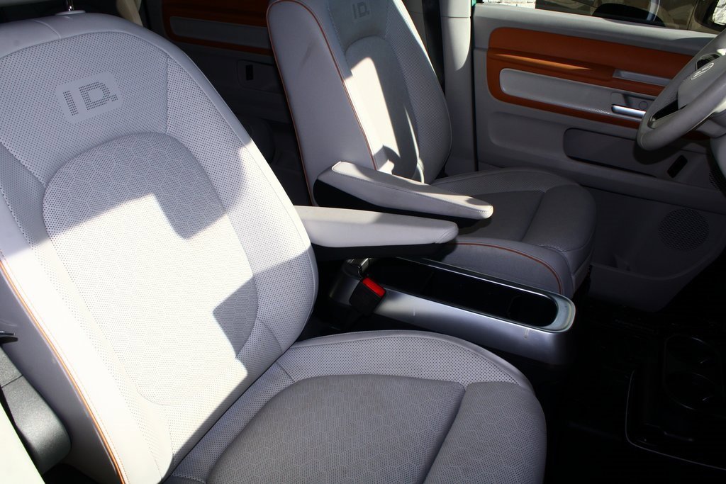 Used 2025 Volkswagen ID. Buzz 1st Edition image 8