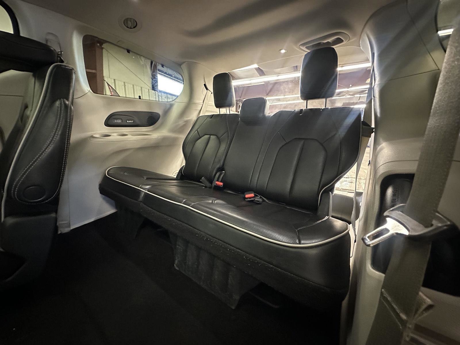 Used 2022 Chrysler Pacifica Limited image 26