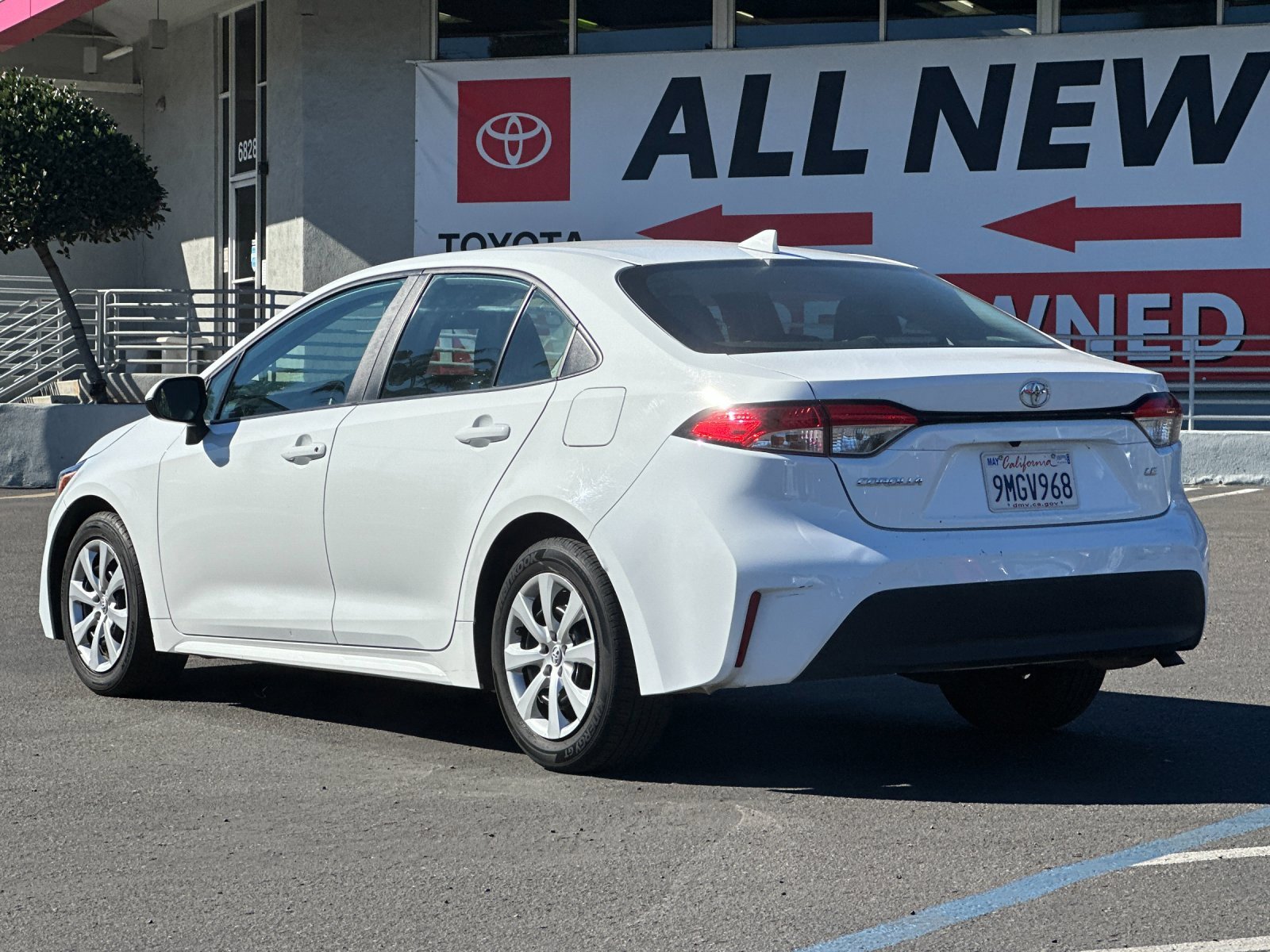 Used 2024 Toyota Corolla LE image 3