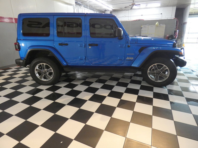 Used 2022 Jeep Wrangler Unlimited Sahara w/ Dual Top Group AWD/4WD image 4