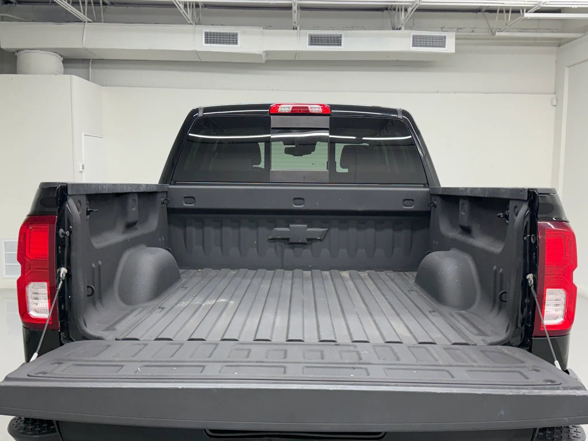 Used 2016 Chevrolet Silverado 1500 High Country w/ High Country Premium Package image 32