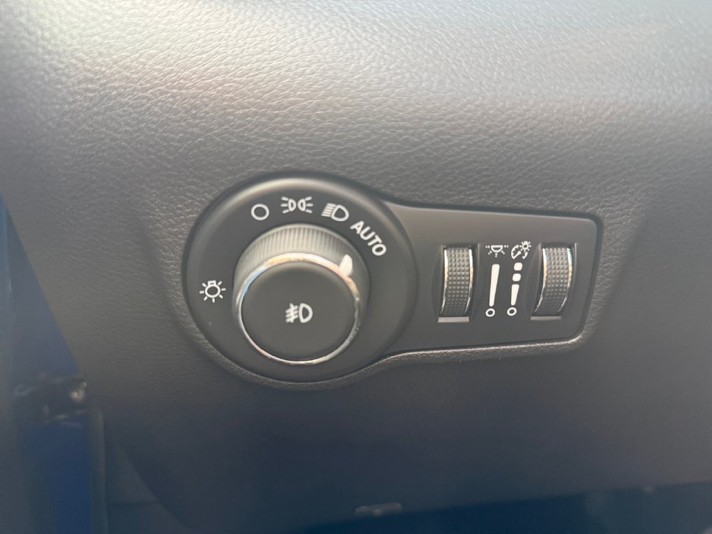 Used 2024 Jeep Compass Latitude AWD/4WD image 23
