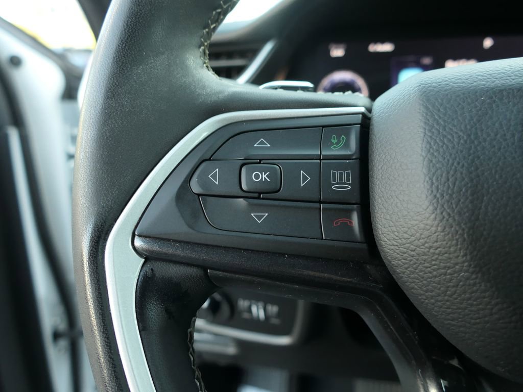 Used 2023 Jeep Grand Cherokee L Laredo image 13