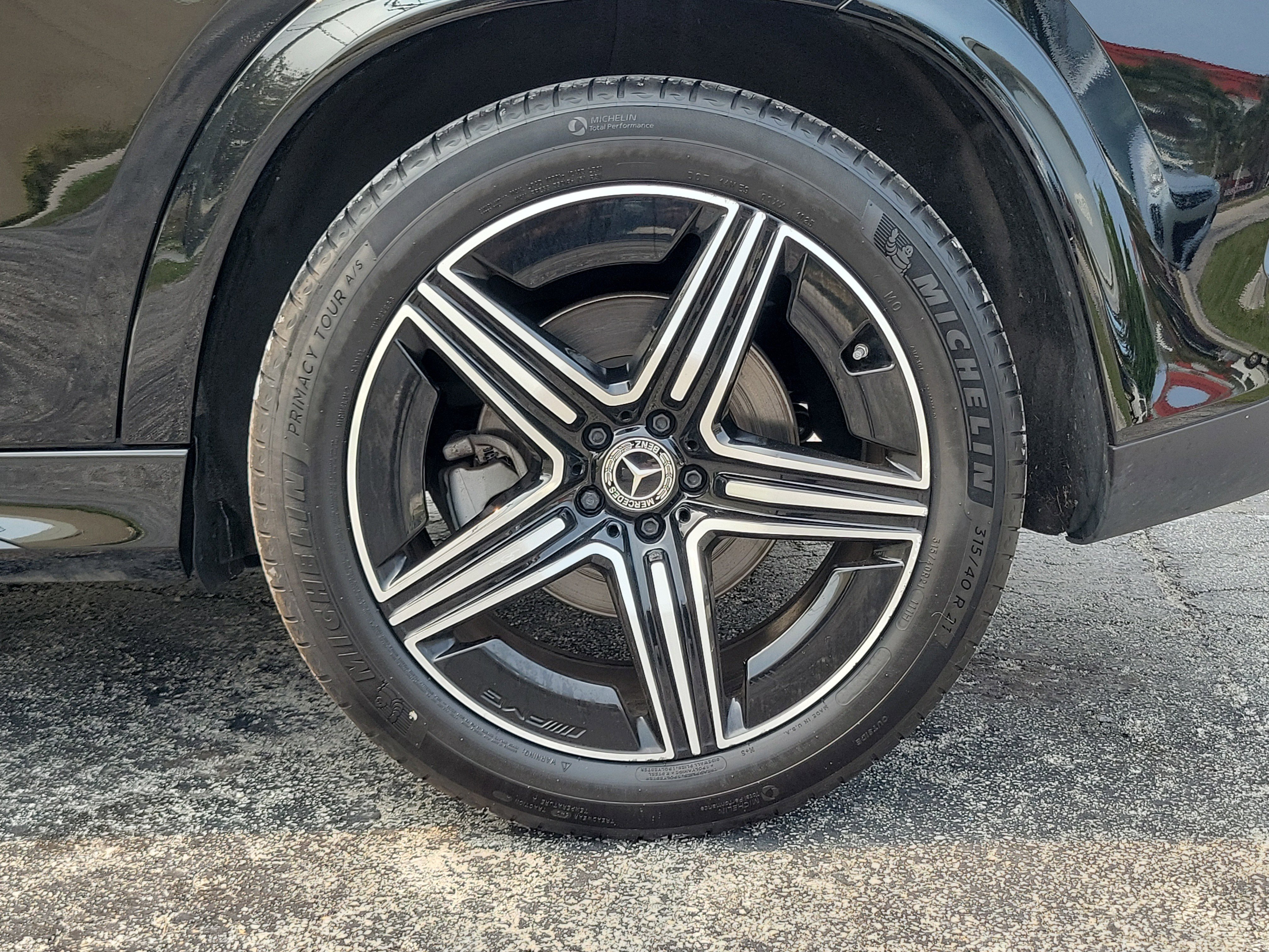 Used 2025 Mercedes-Benz GLE 350 4MATIC w/ AMG Line Exterior image 7