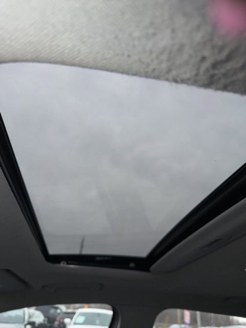 Used 2024 Hyundai Elantra Limited image 21