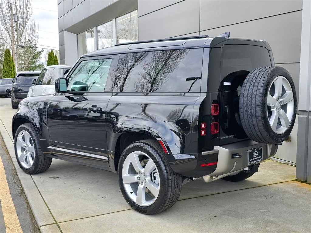 New 2025 Land Rover Defender 90 X-Dynamic SE image 5