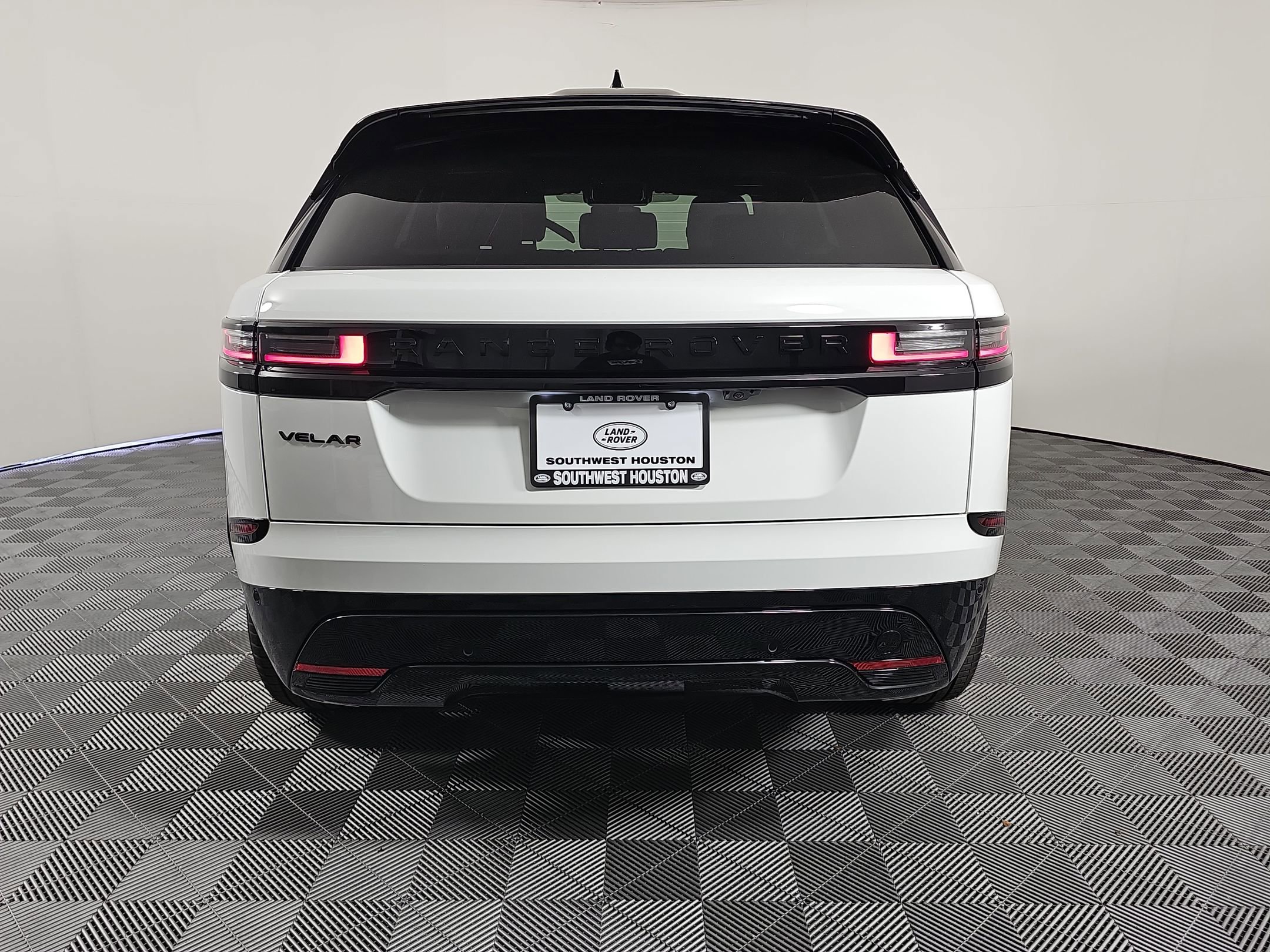 New 2026 Land Rover Range Rover Velar Dynamic SE image 9