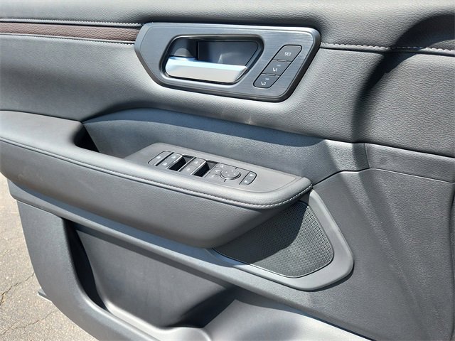 New 2025 Nissan Armada SL w/ Captain's Chari Seat Package image 6