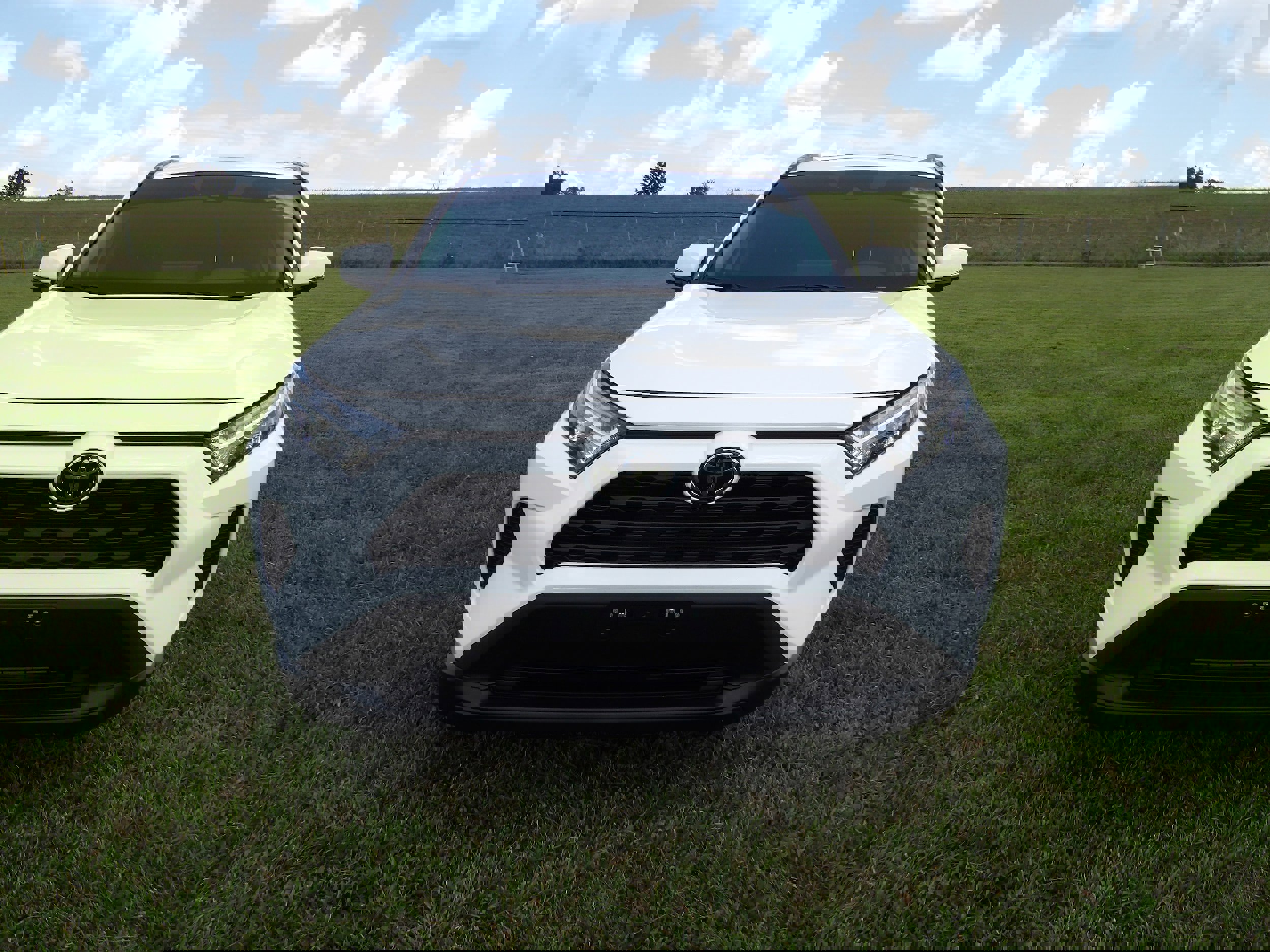 Used 2023 Toyota RAV4 XLE w/ Convenience Package image 3