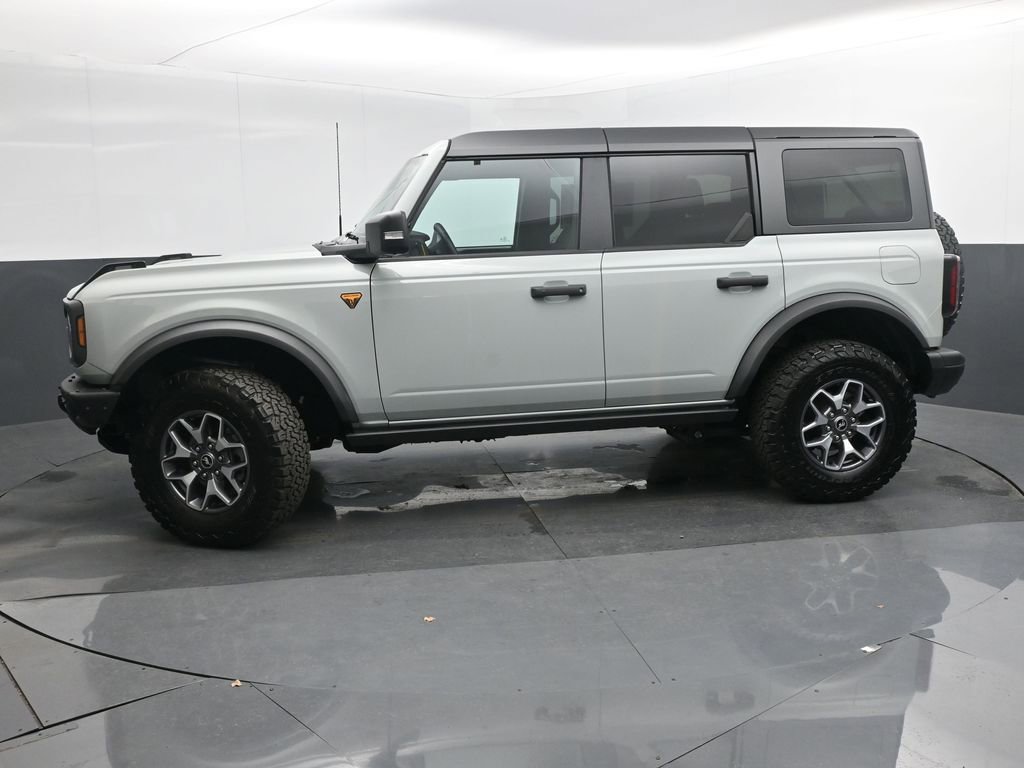 Used 2024 Ford Bronco Badlands image 2