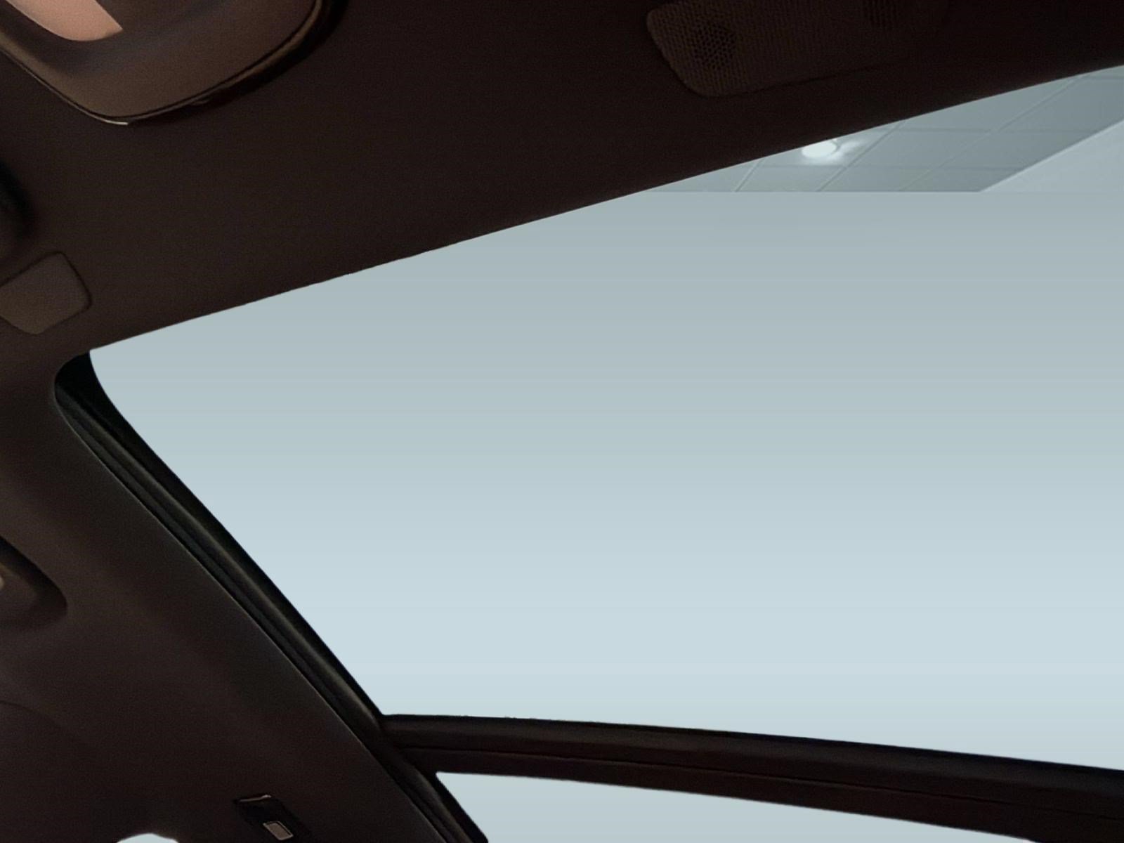 Certified 2024 Volvo XC90 T8 Ultimate w/ Protection Package Premier AWD/4WD image 24