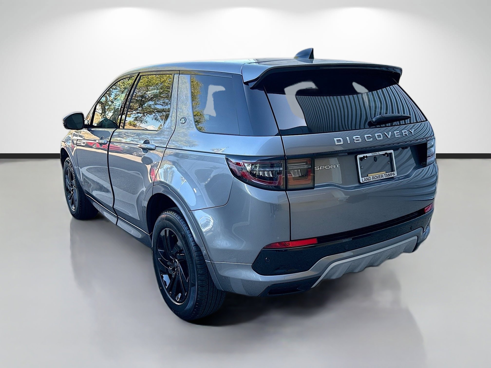 Used 2025 Land Rover Discovery Sport S image 3