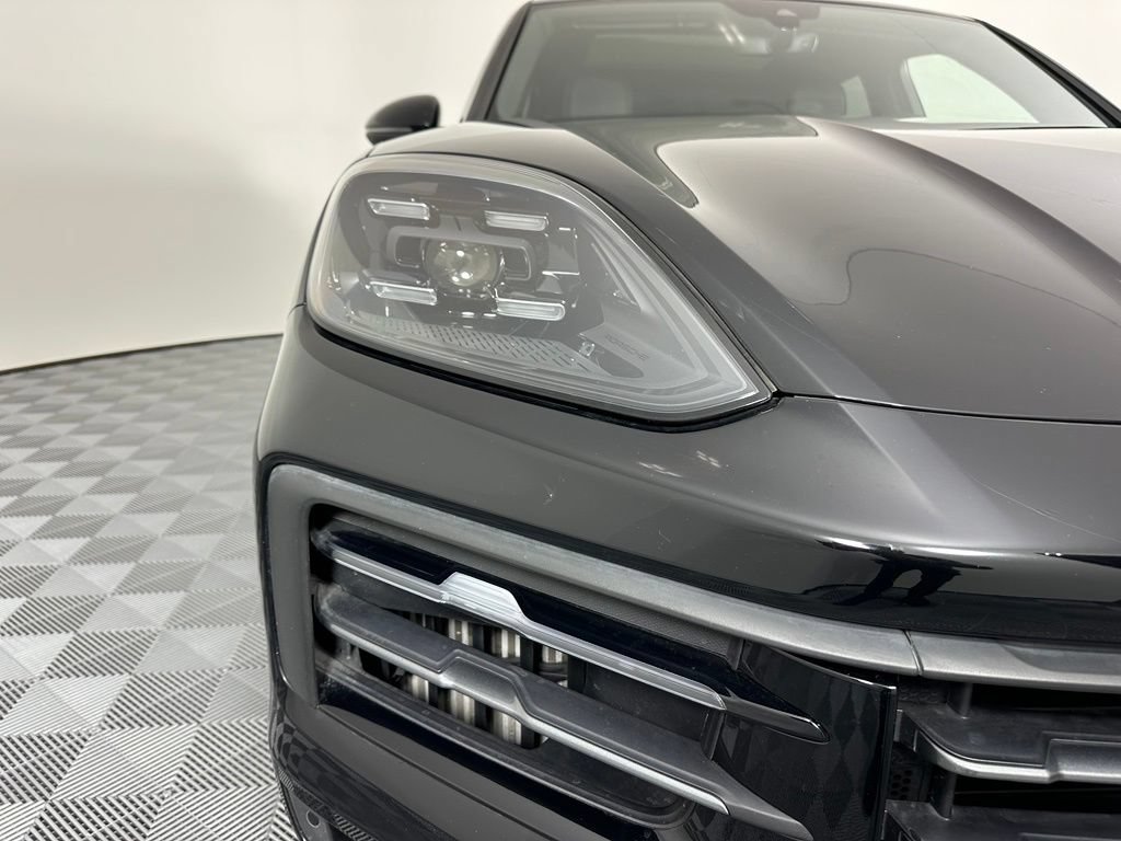 Certified 2024 Porsche Cayenne AWD/4WD image 9