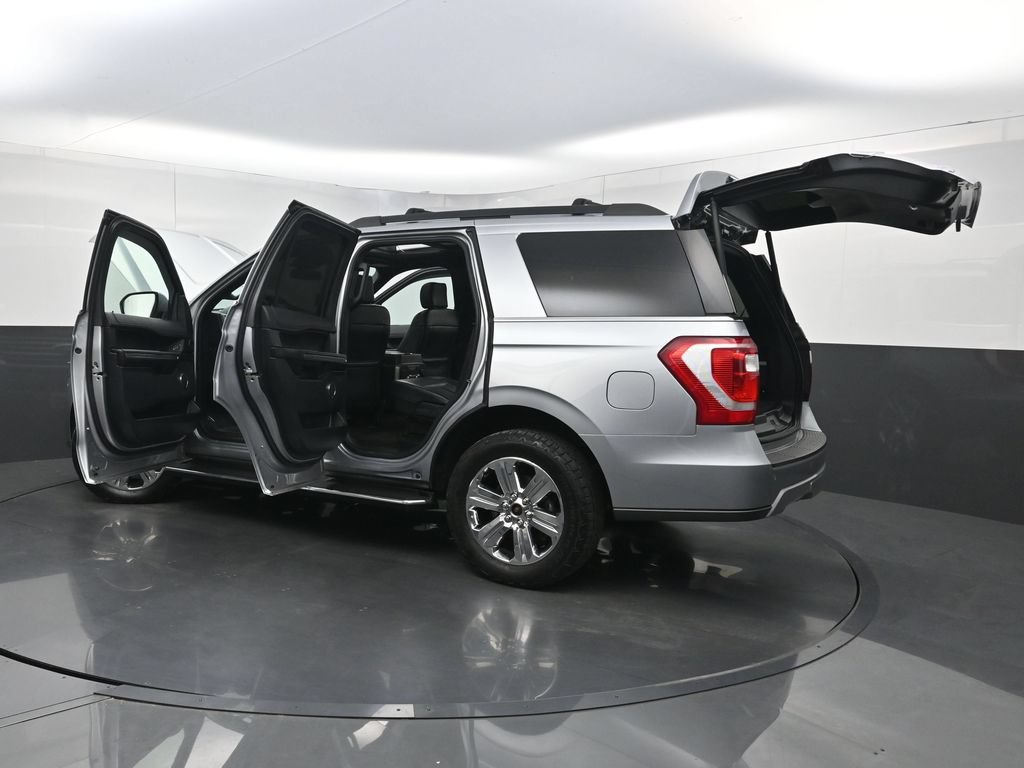 Used 2020 Ford Expedition XLT w/ Equipment Group 202A AWD/4WD image 38