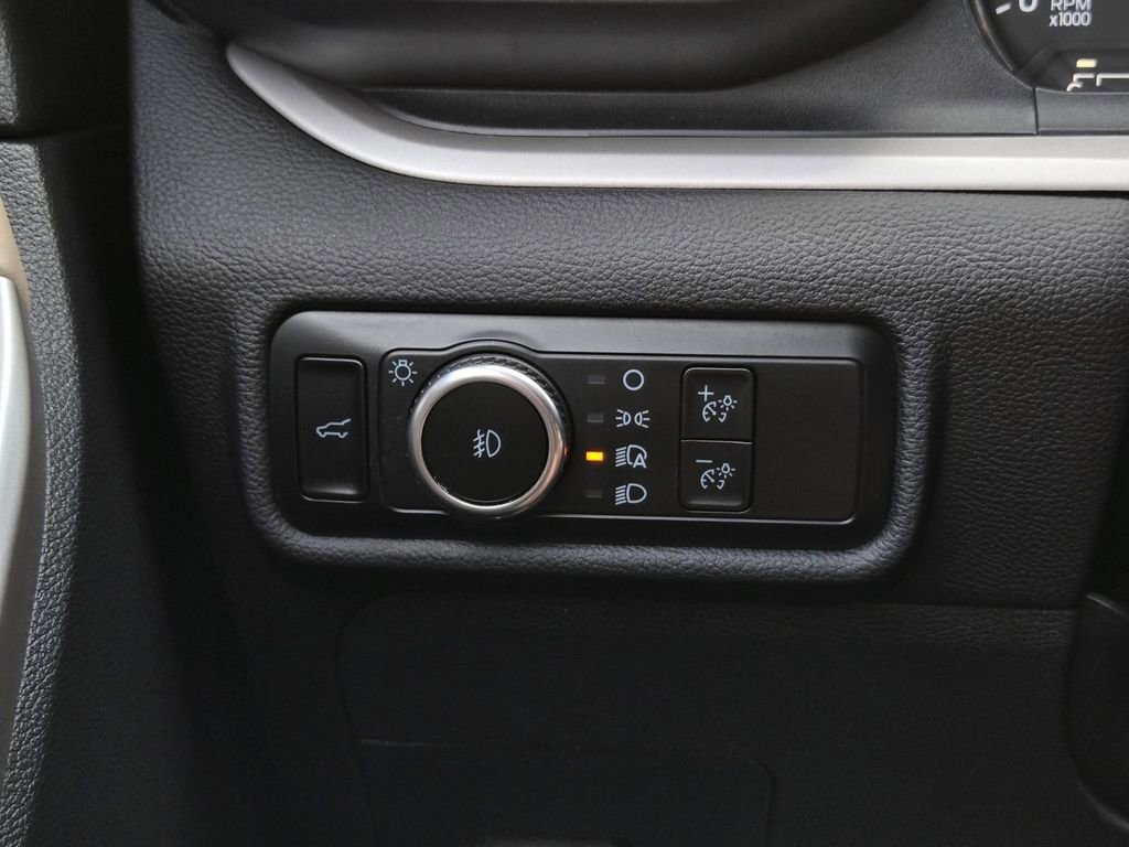 Used 2023 Ford Explorer XLT w/ Equipment Group 202A image 14