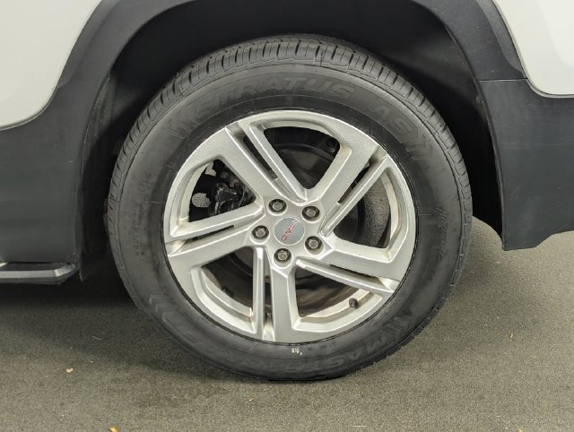 Used 2018 GMC Terrain SLE w/ GMC Pro Grade Package AWD/4WD image 11