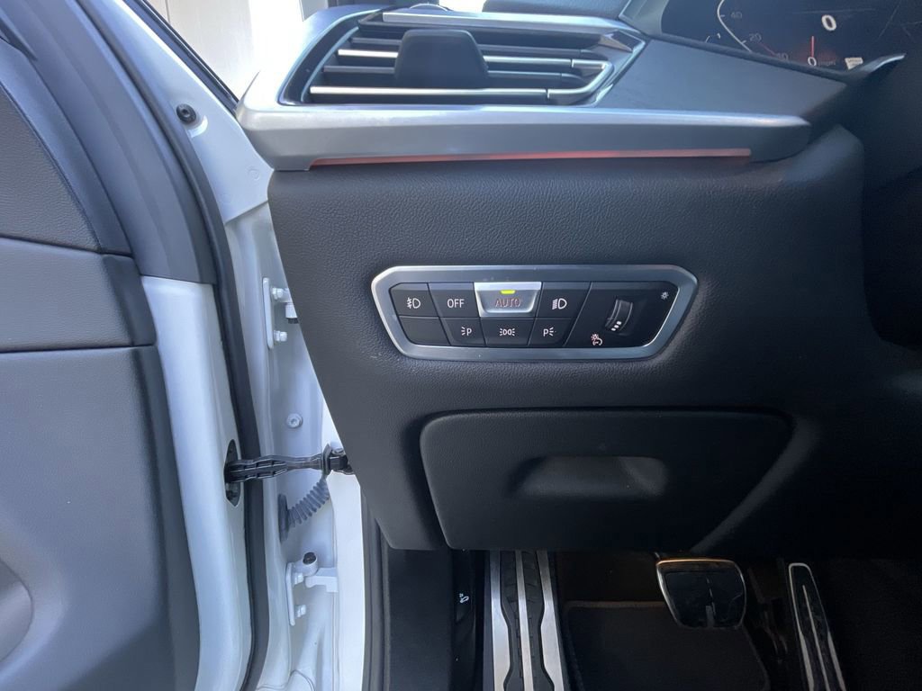 Used 2022 BMW X7 xDrive40i w/ M Sport Package image 18