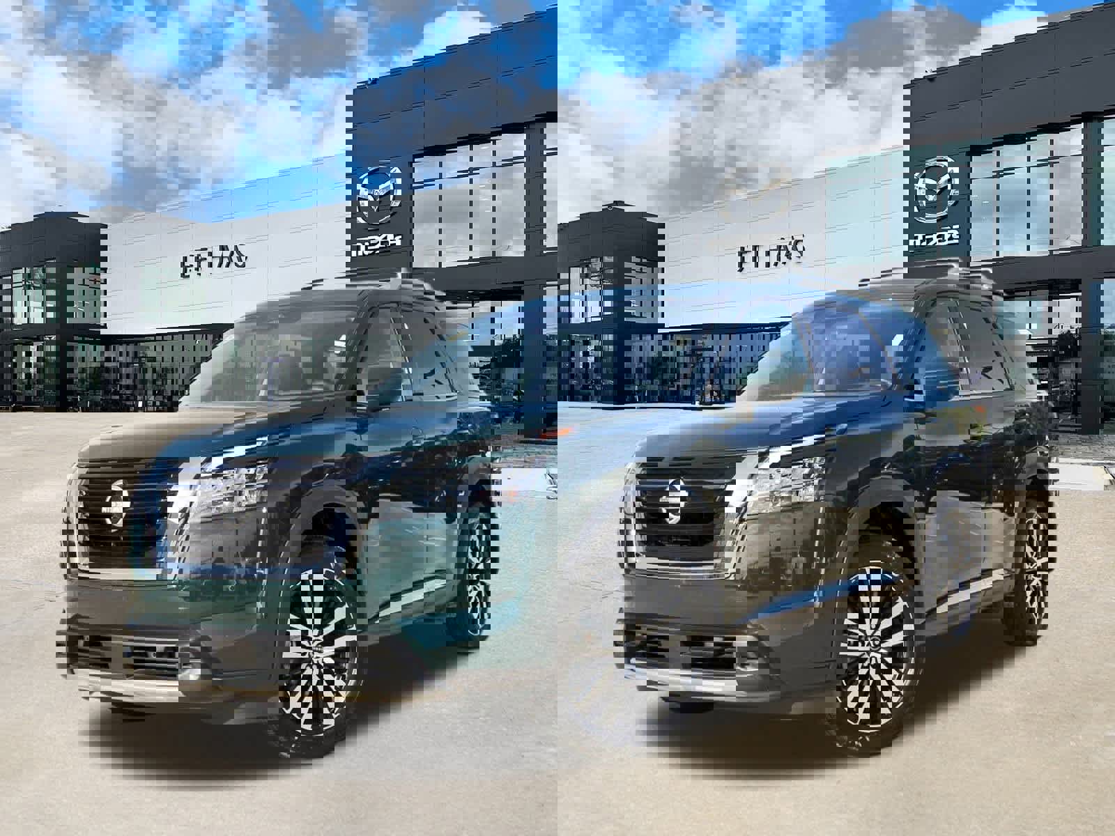 Used 2024 Nissan Pathfinder Platinum w/ Cargo Package