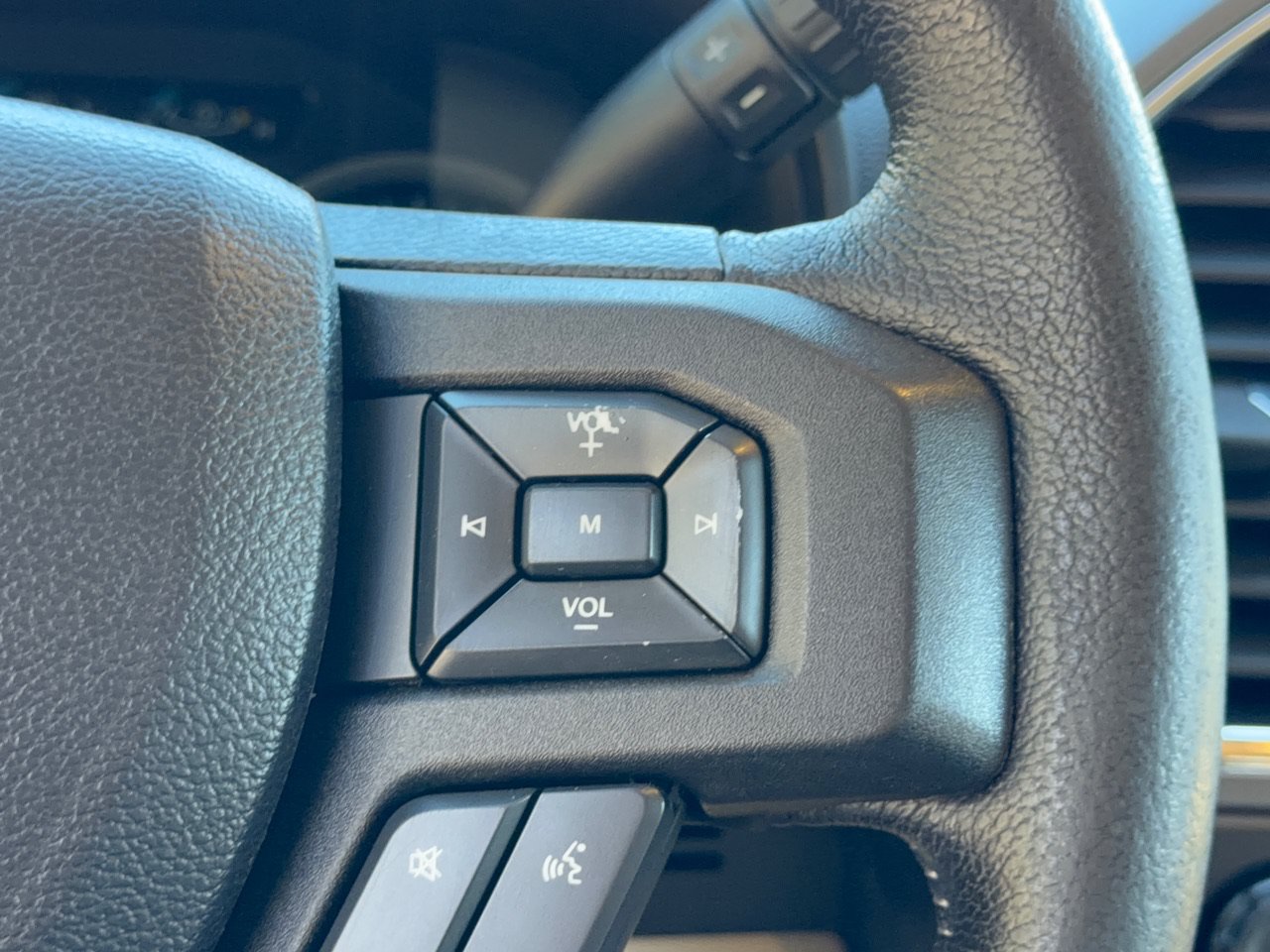 Used 2015 Ford F150 XLT w/ Equipment Group 301A Mid AWD/4WD image 19