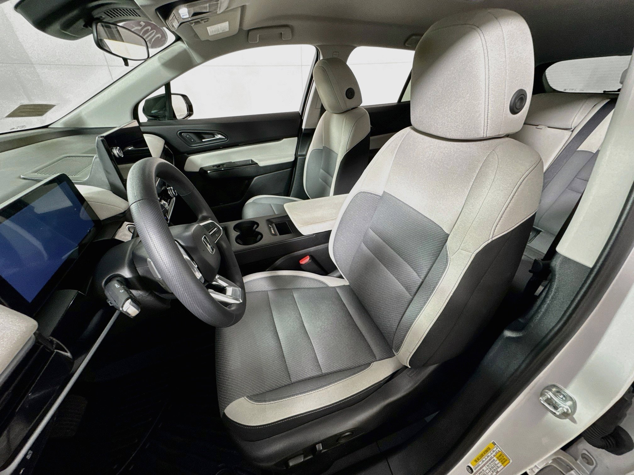 Used 2025 Honda Prologue EX image 14