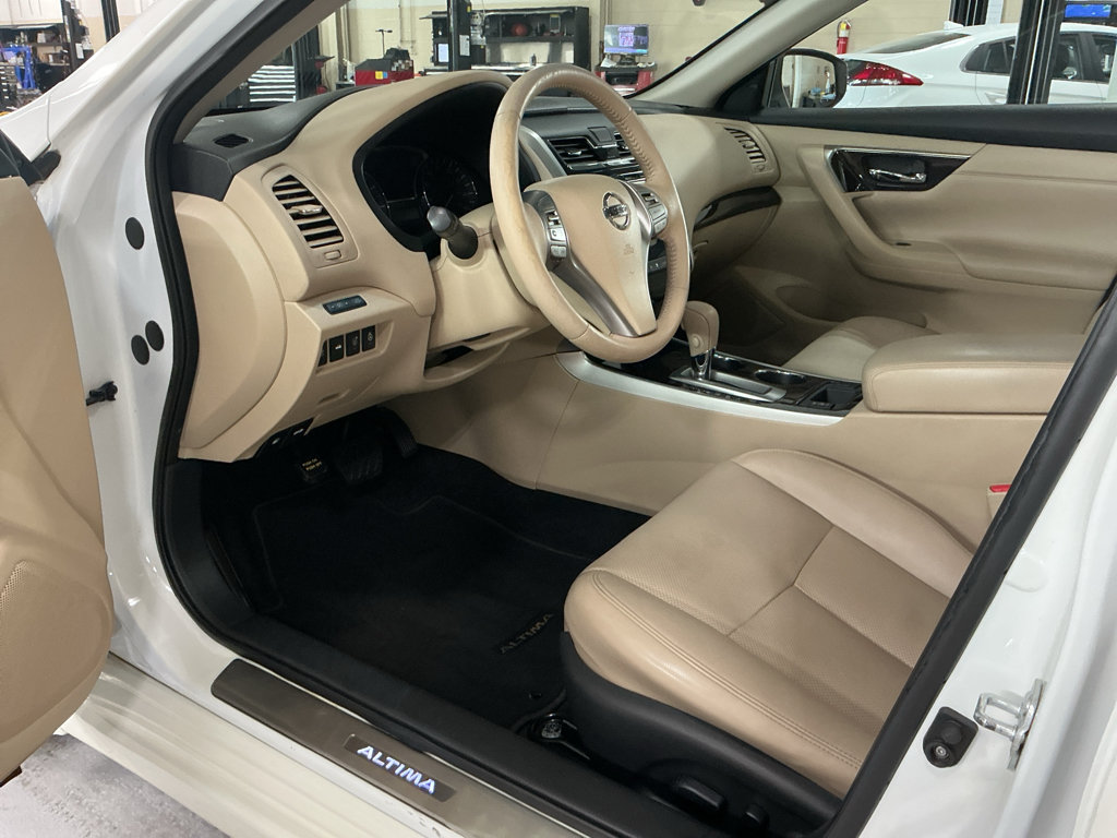 Used 2015 Nissan Altima 2.5 SL w/ Technology Package FWD image 19