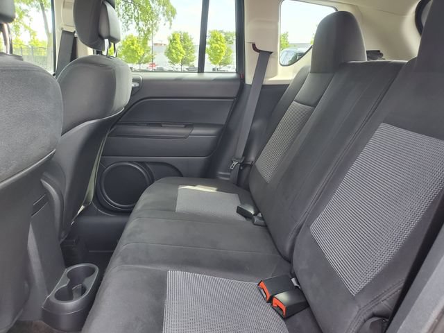 Used 2013 Jeep Compass Latitude FWD image 25