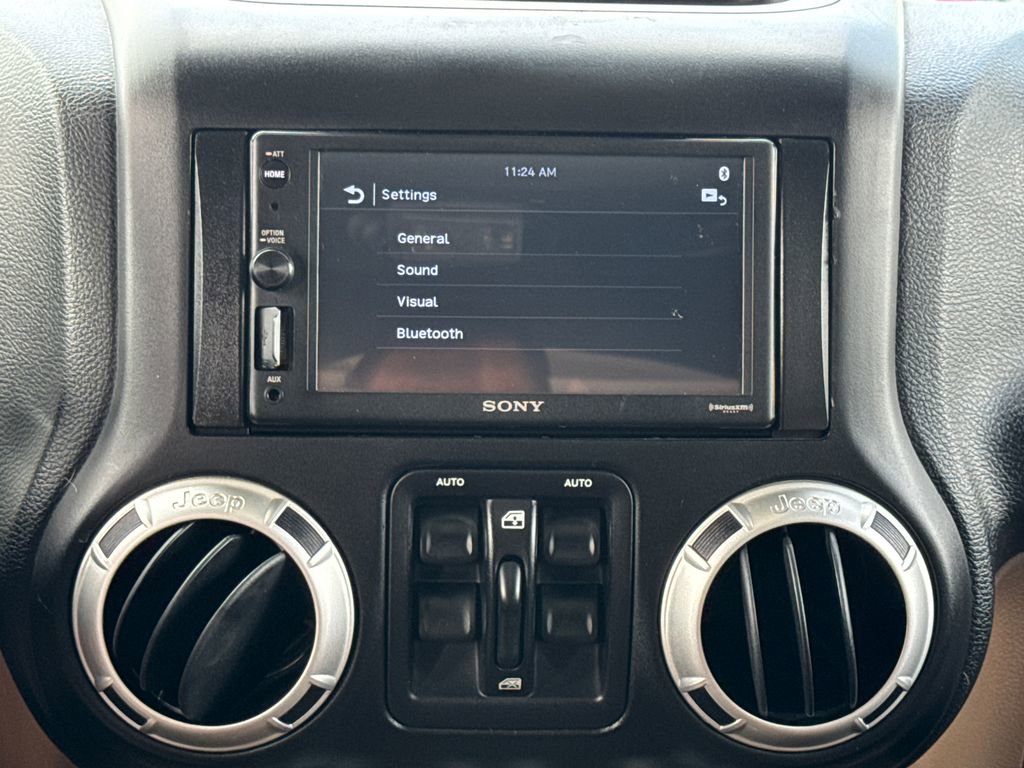 Used 2015 Jeep Wrangler Unlimited Rubicon w/ Dual Top Group AWD/4WD image 23