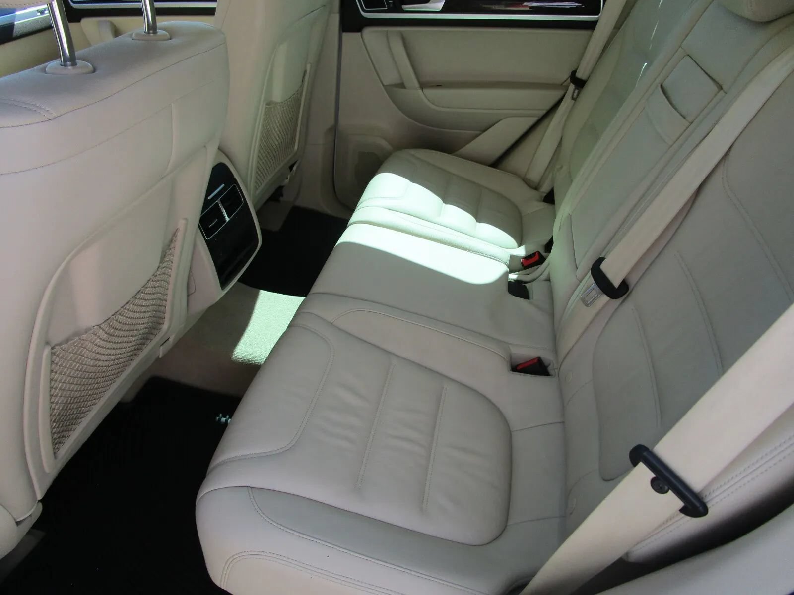 Used 2014 Volkswagen Touareg Executive AWD/4WD image 13