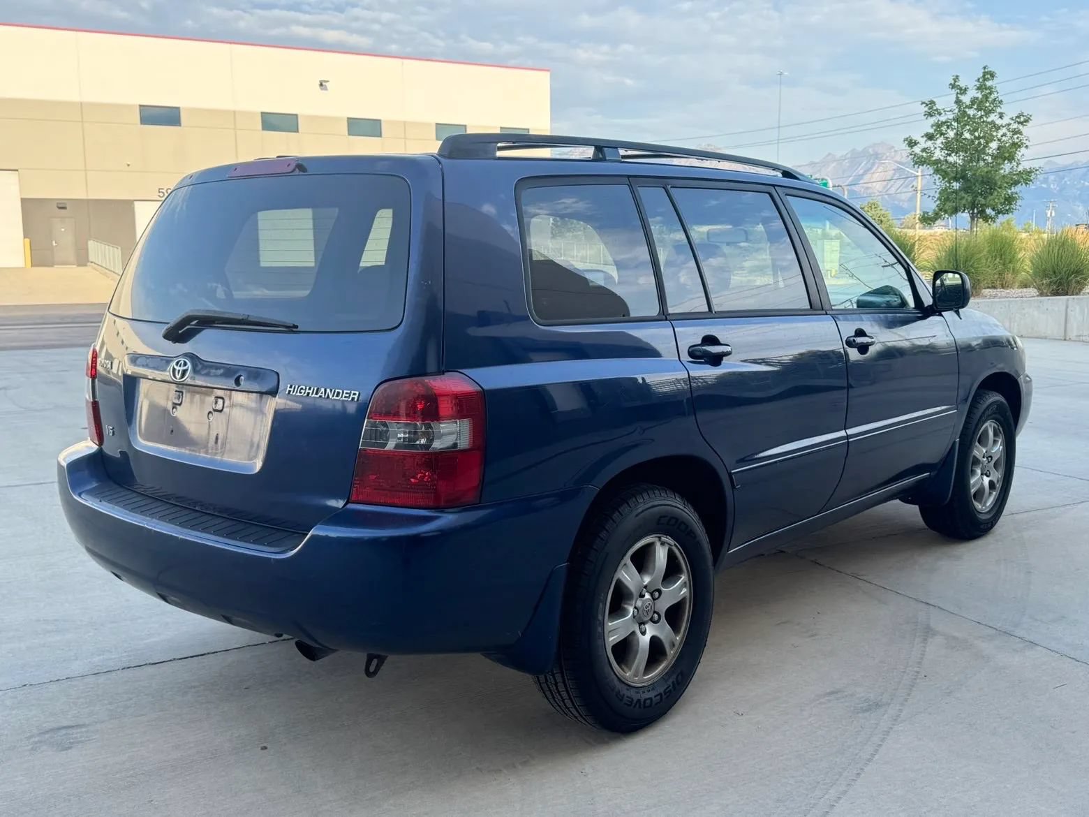 Used 2005 Toyota Highlander 2WD V6 w/ 3rd Row image 5