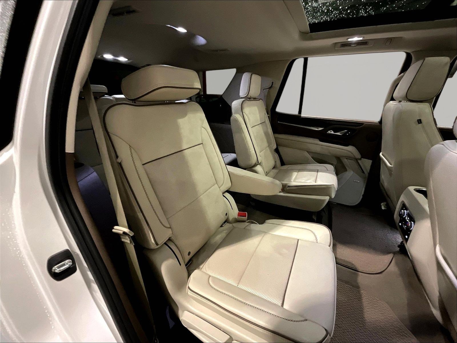 Used 2021 GMC Yukon Denali w/ Denali Premium Package AWD/4WD image 24