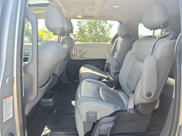 Used 2021 Toyota Sienna Limited FWD image 9