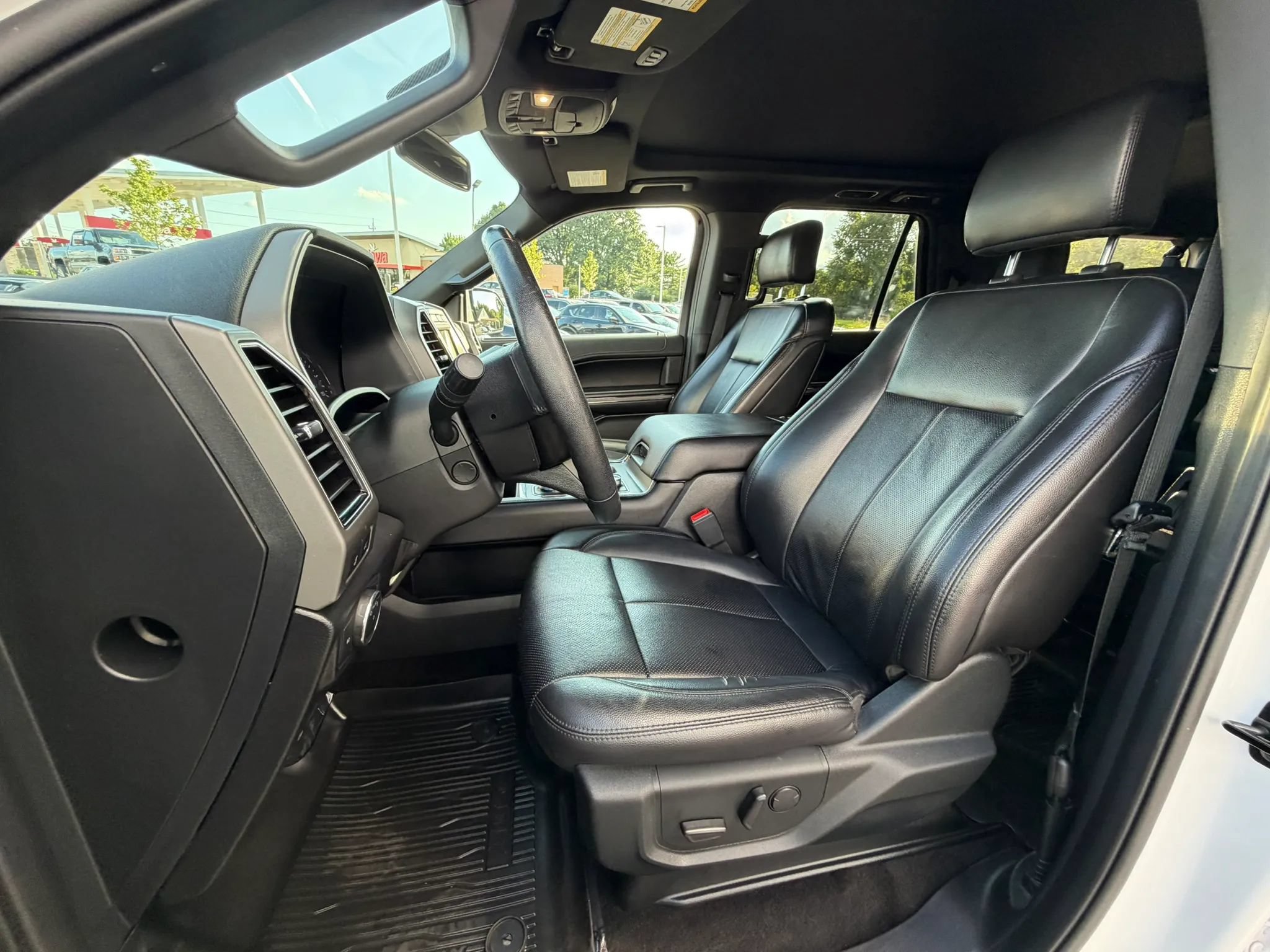Used 2020 Ford Expedition Max XLT w/ Equipment Group 202A AWD/4WD image 14