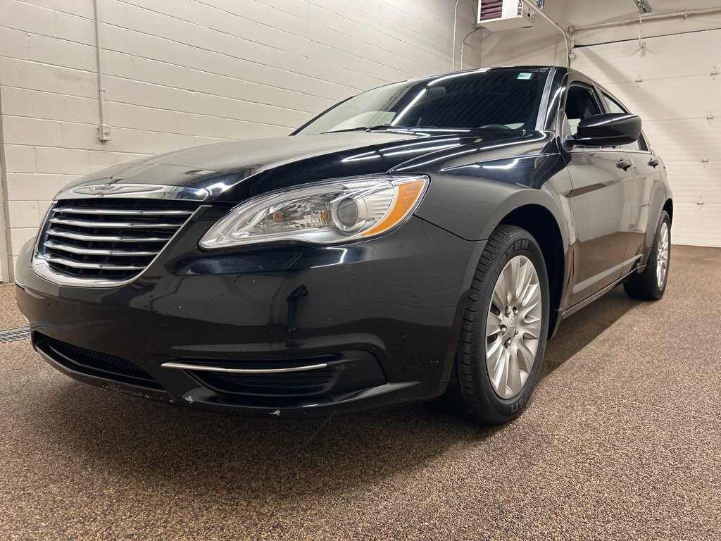 Used 2014 Chrysler 200 LX image 5