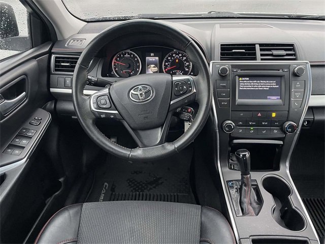 Used 2017 Toyota Camry SE image 2