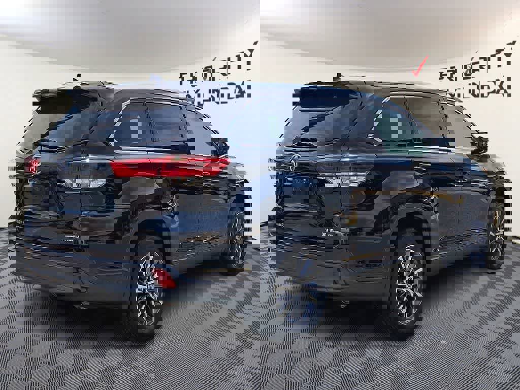 Used 2019 Toyota Highlander XLE image 4