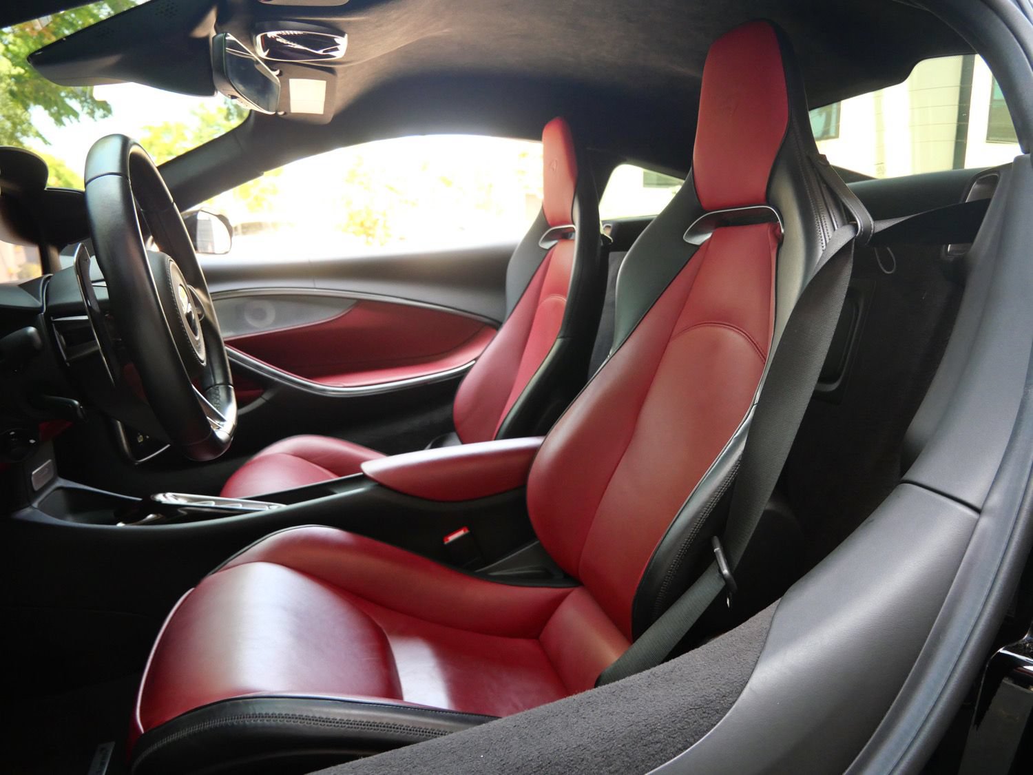 Used 2023 McLaren Artura RWD image 21