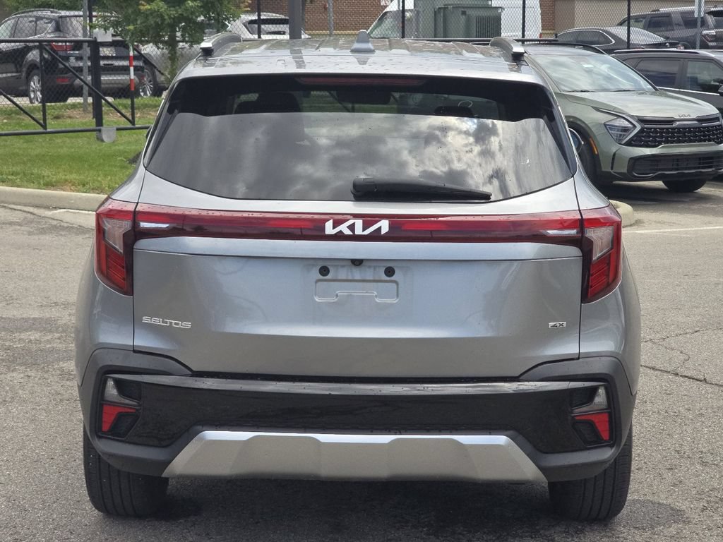 Used 2024 Kia Seltos S AWD/4WD image 16