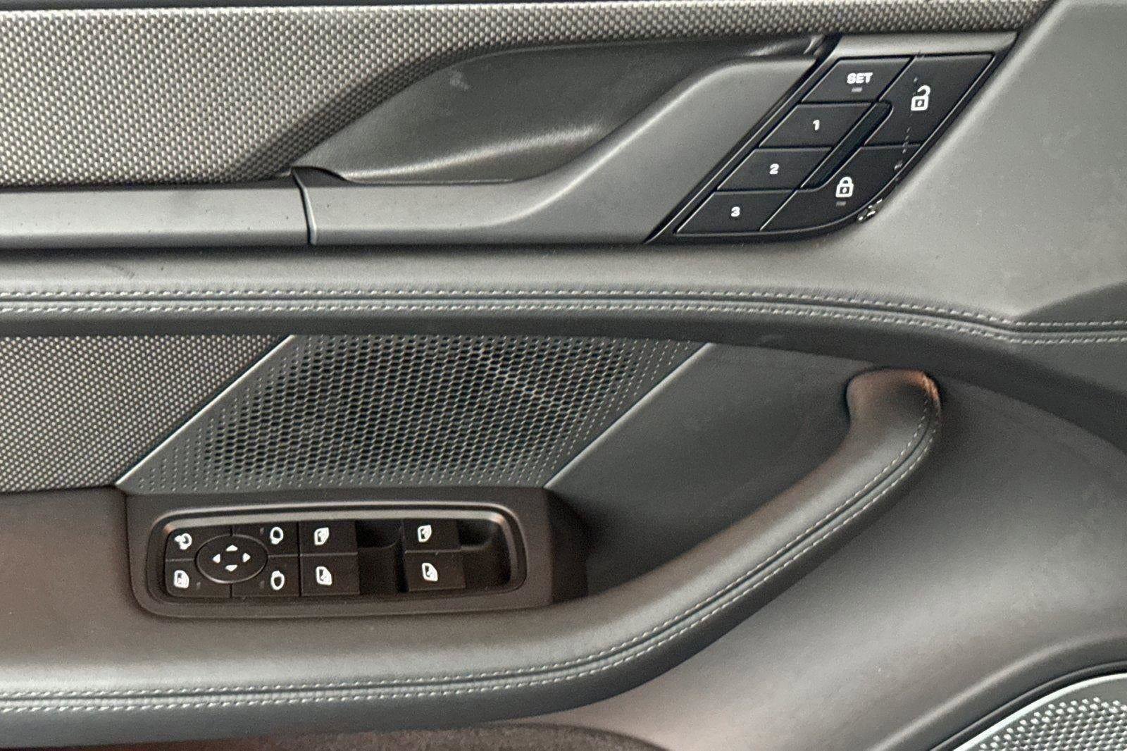 New 2025 Porsche Taycan GTS image 52