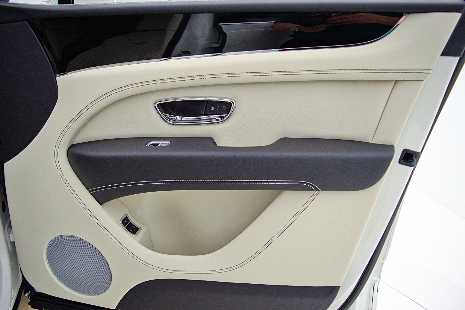 Used 2023 Bentley Bentayga Extended Wheelbase image 47