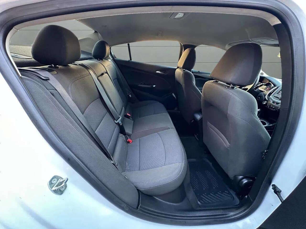 Used 2018 Chevrolet Cruze LT w/ Convenience Package image 19