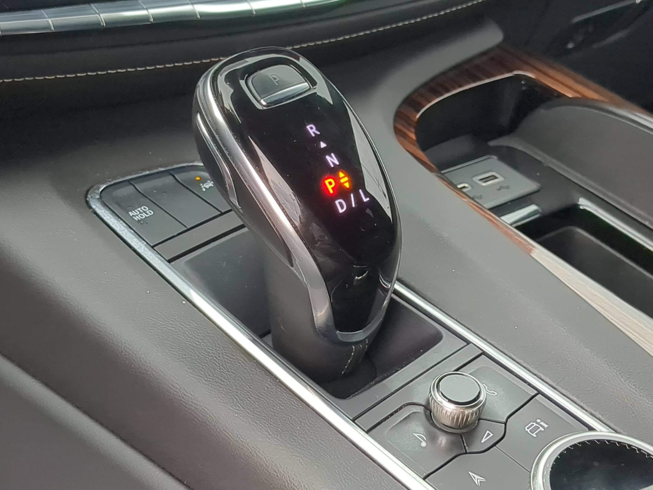 Certified 2022 Cadillac Escalade Luxury AWD/4WD image 15
