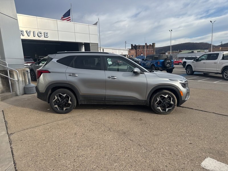 Used 2024 Kia Seltos EX image 6