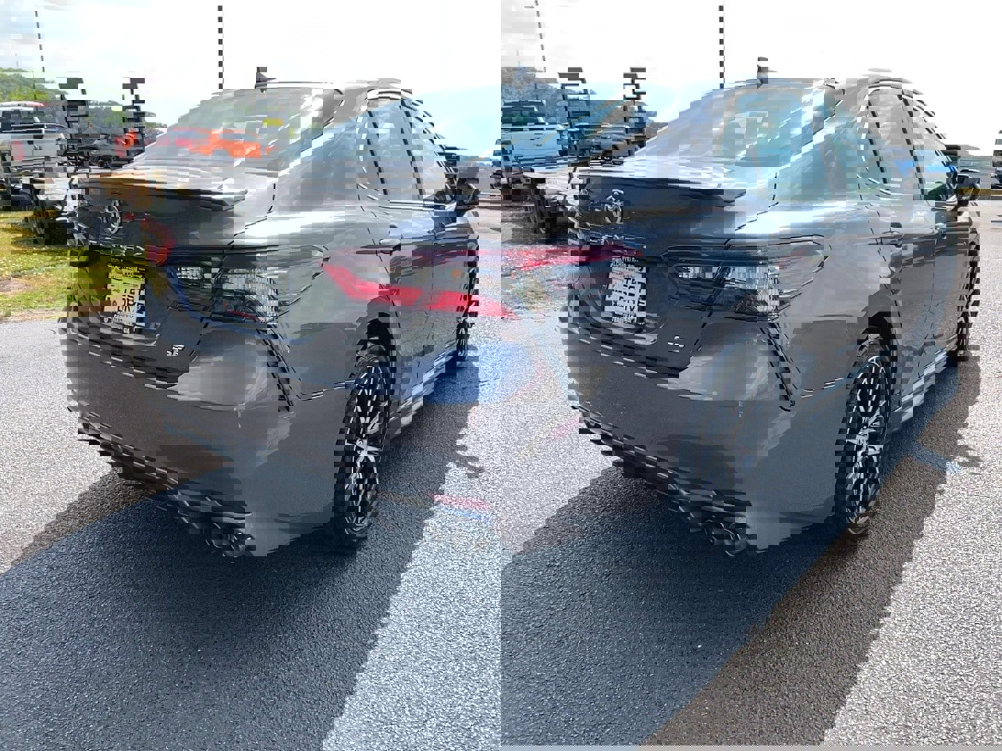 Used 2023 Toyota Camry SE FWD image 5