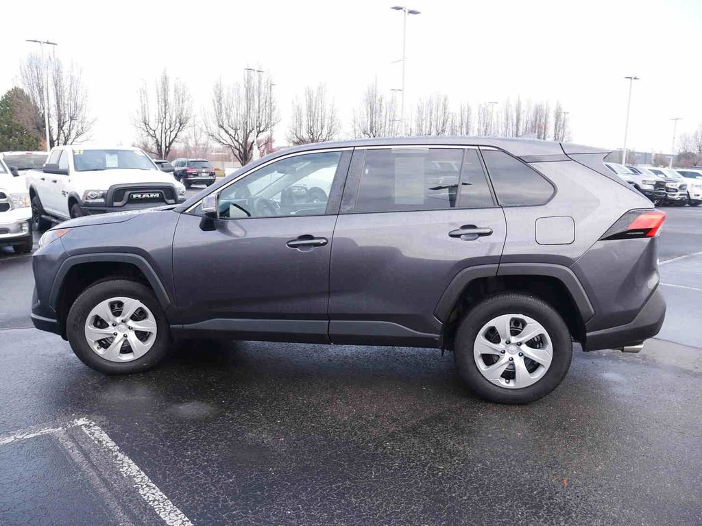 Used 2022 Toyota RAV4 LE image 17