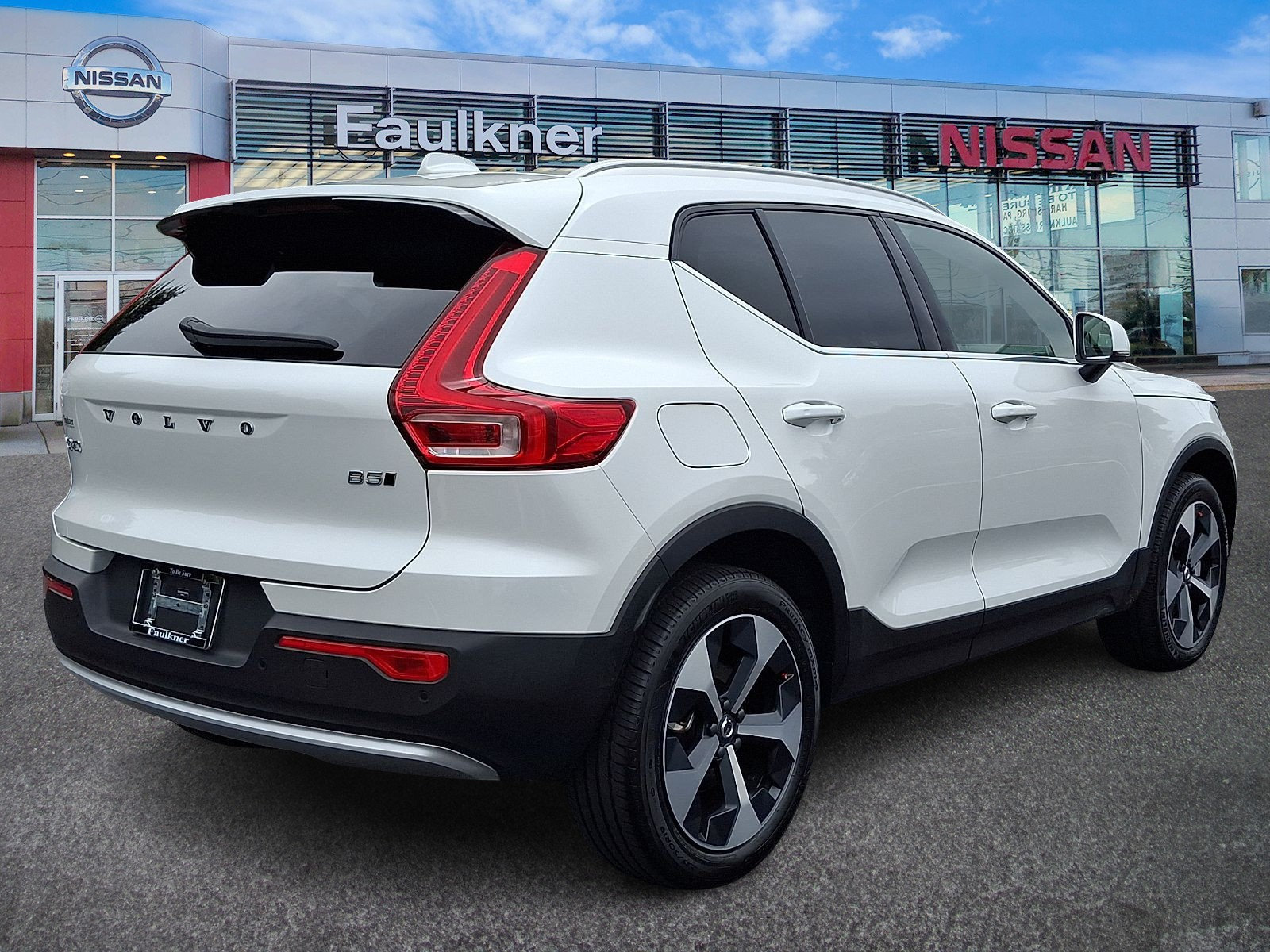 Used 2025 Volvo XC40 B5 Core w/ Protection Package Premier AWD/4WD image 6