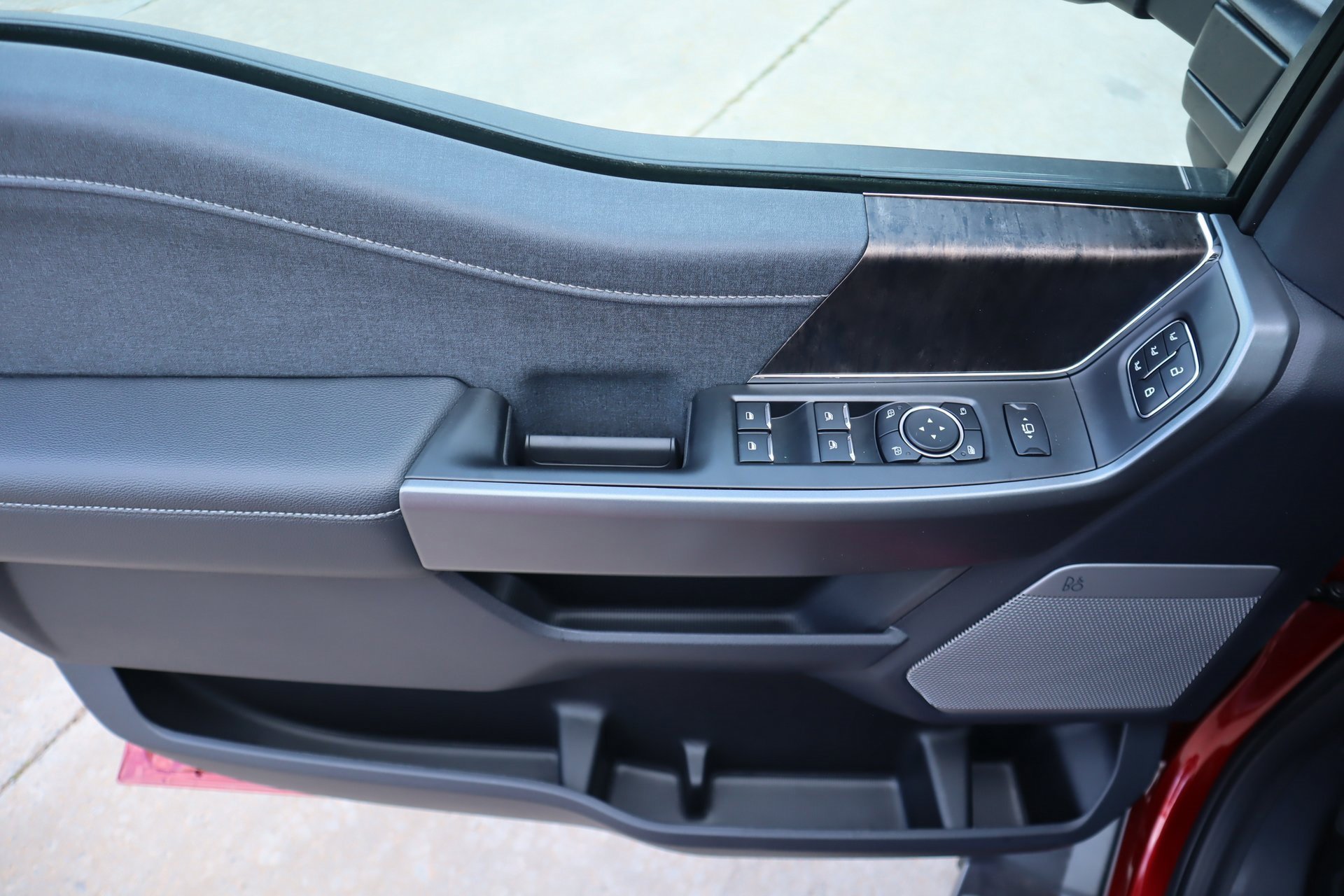 New 2026 Ford F250 Lariat w/ Black Appearance Package image 18