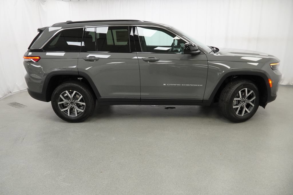 New 2027 Jeep Grand Cherokee Laredo AWD/4WD image 9